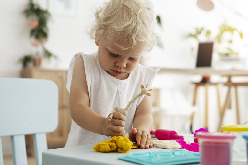 lepienie plasteliną i ciastoliną