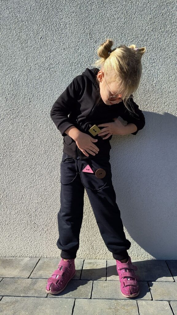 ubrania dresowe dziecięce - ubrania sensoryczne elelio