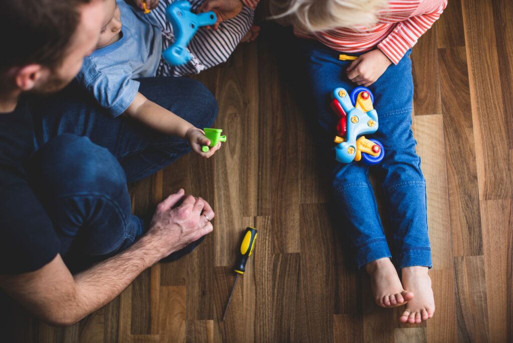 wspólne zabawy z dzieckiem - szczęśliwe dziecko - rozwój dziecka elelio.com